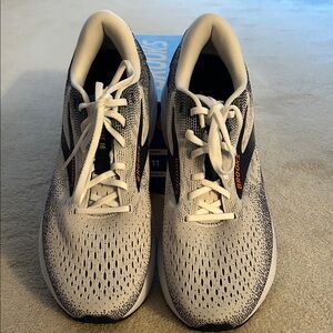 Brooks Ghost 16 athletic sneaker